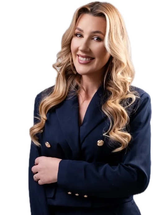 Fernanda Angnes, sorrindo, de blazer azul-marinho